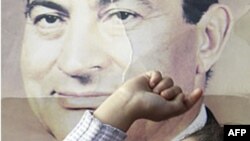 Молода прихильниця колишнього президента Єгипту Госні Мубарака