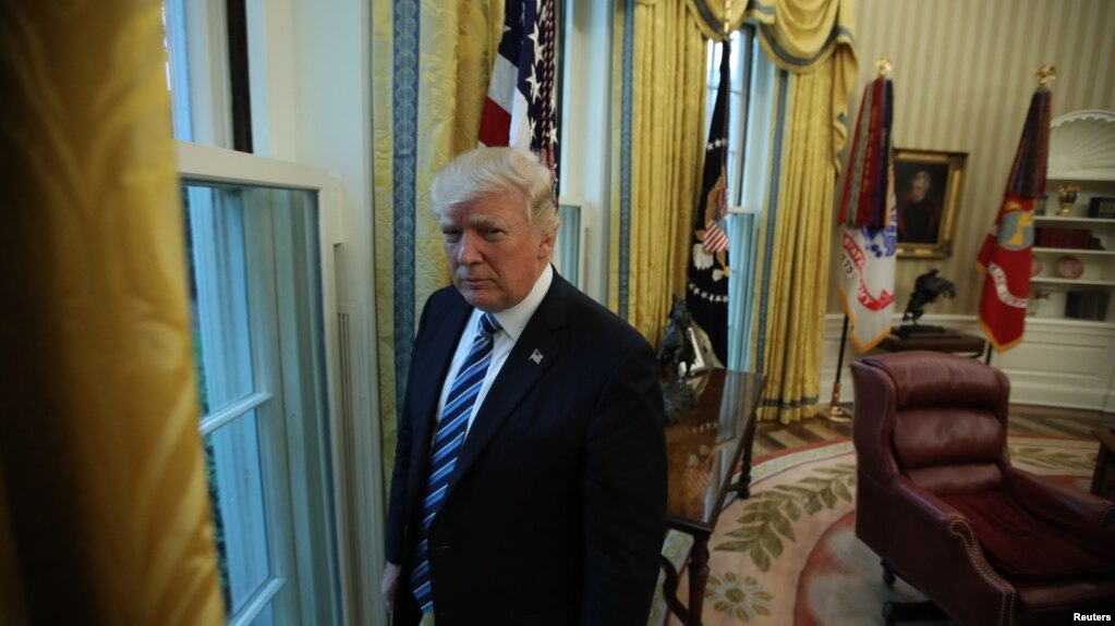 Trump: Sessions nuk duhet të ishte tërhequr nga hetimet për Rusinë