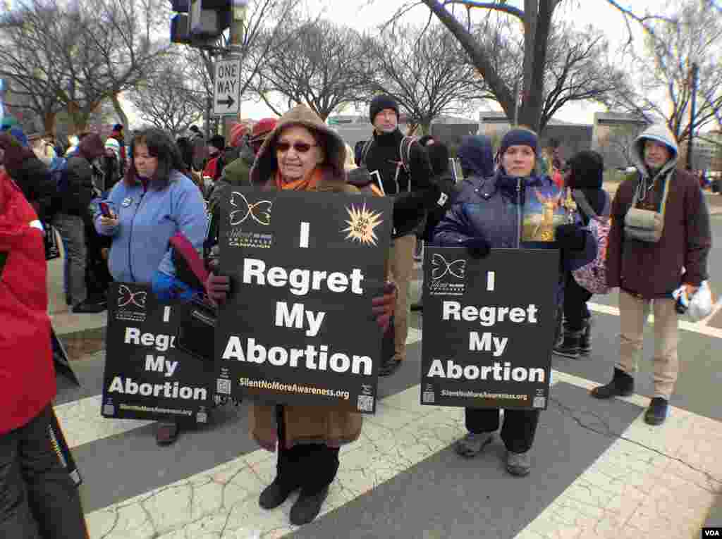 這些婦女在表達她們對墮胎的悔意(美國之音楊晨拍攝)