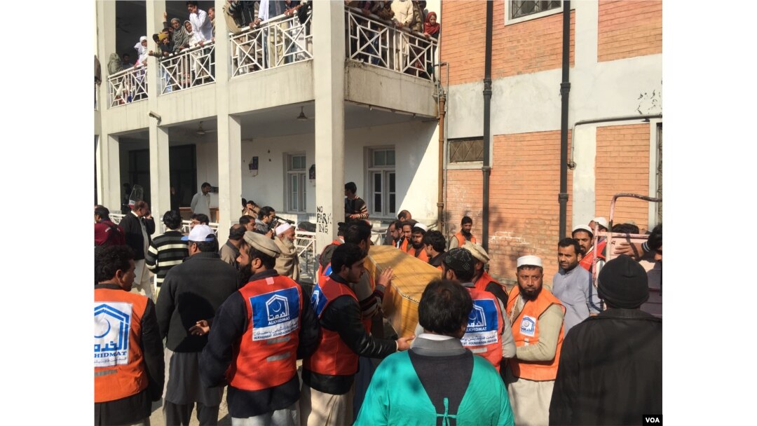 FILE -Emergency responders on scene of attack at Bacha Khan University in Charsadda, Pakistan, Jan. 20, 2016. (Photo: N. Takar / VOA Deewa)