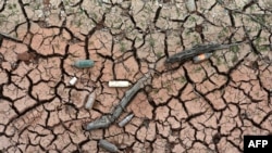 Vista del embalse seco La Concepción -que abastece al 30% de la capital hondureña- en Tegucigalpa. El Servicio Hondureño de Acueductos y Alcantarillados (SANAA) amplió el racionamiento de agua debido a una severa sequía provocada por el cambio climático.