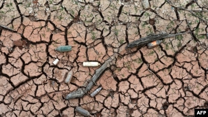 Vista del embalse seco La Concepción -que abastece al 30% de la capital hondureña- en Tegucigalpa. El Servicio Hondureño de Acueductos y Alcantarillados (SANAA) amplió el racionamiento de agua debido a una severa sequía provocada por el cambio climático.
