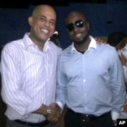Haitian President-elect Michel Martelly (l) with singer Wyclef Jean after announcement of preliminary election results in Haiti, April 4, 2011