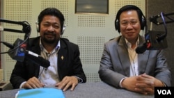 Ou Chanroth (left), a former member of Parliament from the Cambodia National Rescue Party (CNRP) and Chheang Vun (right), a member of Parliament from the Cambodian People's Party (CPP), on Hello VOA call-in show, Phnom Penh, Cambodia, Tuesday, May 31, 2016. (Lim Sothy/VOA Khmer) 