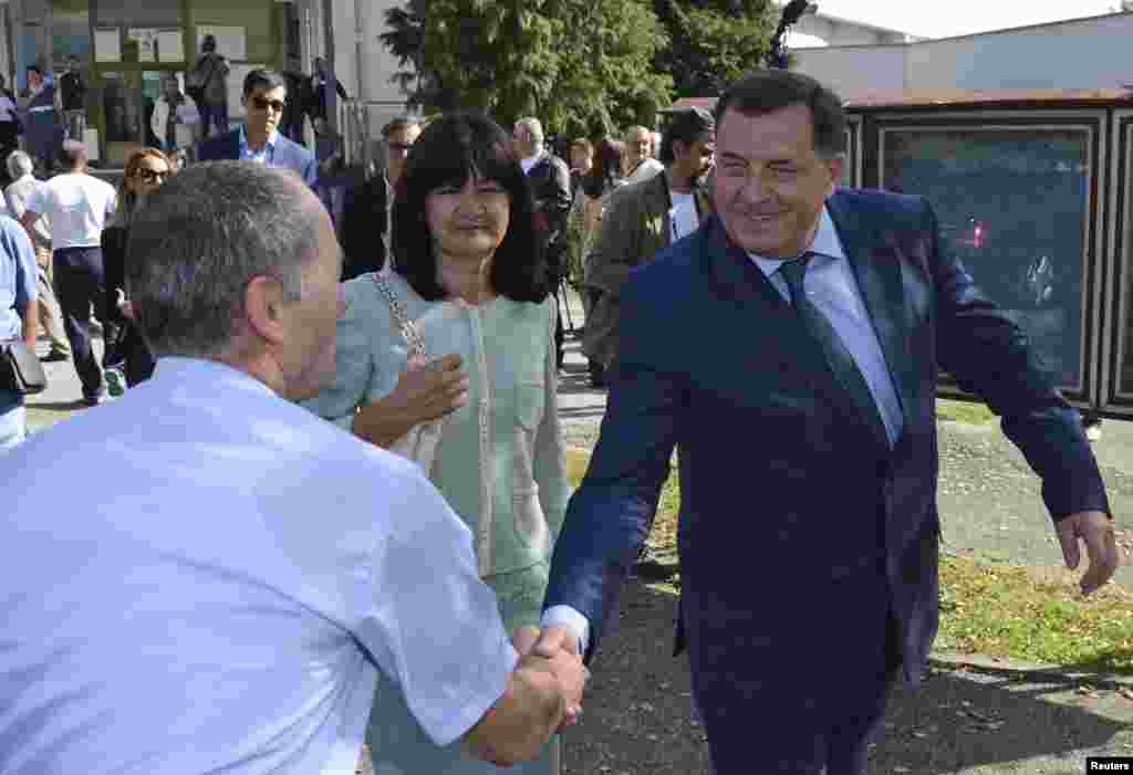 Bosnian Serb leader Milorad Dodik shakes hands with supporters after casting his ballot at a polling station in Banja Luka, Oct. 12, 2014.
