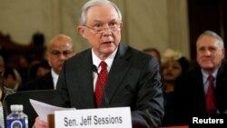 El senador de Alabama, Jeff Sessions aseguró que las acusaciones por racismo son "condenadamente falsas".