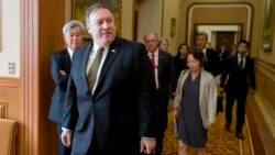지난 2018년 7월 북한을 방문한 마이크 폼페오 국무장관과 미국 정부 관계자들이 평양 백화원 영빈관 회의장에 들어서고 있다.