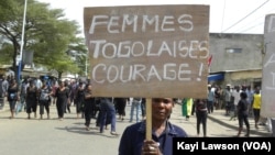 Marche pacifique de femmes à Lomé, Togo, 29 novembre 2013. 