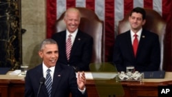 ABŞ-ın vitse-prezidenti Co Bayden və Nümayəndələr Palatasının spikeri Pol Rayan ABŞ prezidenti Barak Obamanın çıxışını dinləyir
