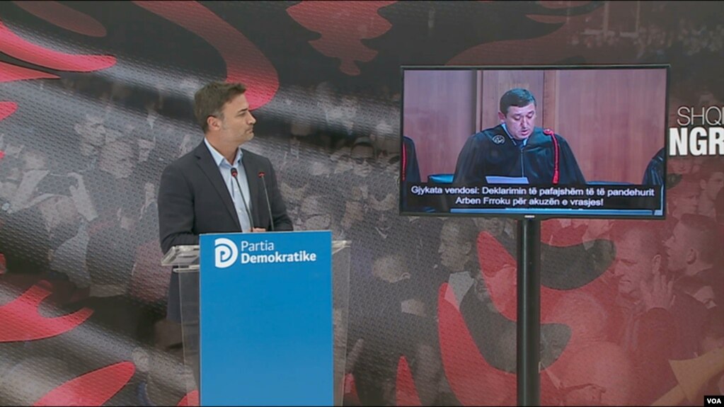 Demokratët kritikojnë rikonfirmimin e gjykatësit Hallunaj