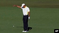 The Masters ေဂါက္သီးၿပိဳင္ပဲြမွာ Tiger Woods ၿပိဳင္ပြဲ၀င္ေနစဥ္။ (ဧၿပီလ ၁၂ ရက္၊ ၂၀၁၃)။