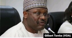 Mahmoud Yakubu , président de la commission électorale du Nigeria, organise une élection test dans l’Etat d’Anambra, samedi à Abuja, le 5 novembre 2021.