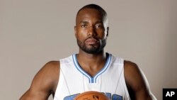 Serge Ibaka de Toronto , alors avec les Orlando Magic le 26 septembre 2016. 