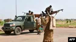 Burkinabe soldiers patrol near the Presidental Security Regiment (RSP) military barracks in Ouagadougou, Sept. 29, 2015.