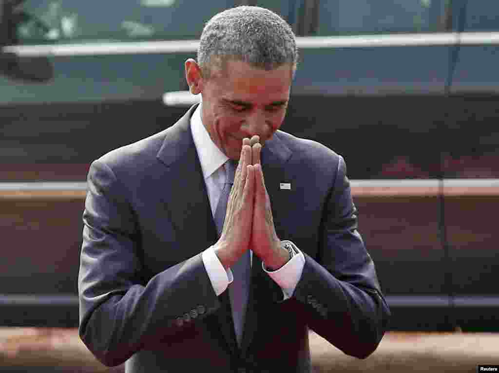 President Barack Obama folds his hands in a traditional Indian greeting before his ceremonial reception at the forecourt of India's presidential palace Rashtrapati Bhavan in New Delhi, January 25, 2015.