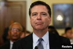 ຜູ້ອຳນວຍການອົງການ FBI ທ່ານ James Comey ໃຫ້ປາກຄຳກ່ອນການພິຈາລະນາຄະດີ ໂດຍຄະນະກຳມະການສະພາຕ່ຳປ້ອງກັນຄວາມສະຫງົບ ທີ່ລັດຖະສະພາ Capitol Hill ໃນນະຄອນຫຼວງ ວໍຊິຕັນ. 14 ກໍລະກົດ, 2016.