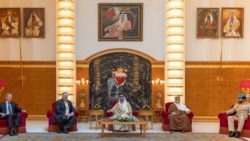Američki državni sekretar Majk Pompeo sa kraljem Bahreina Hamadom bin Isom Ali Kalifom u prestonici Manami, 25. avgusta 2020.