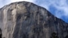 Американские альпинисты на полпути к вершине Эль-Капитан
