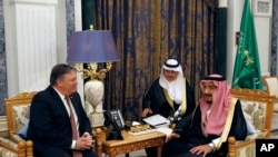 Ngoại trưởng Mỹ Mike Pompeo và Quốc Vương Salman ở thủ đô Riyadh, ngày 16/10/2018.
