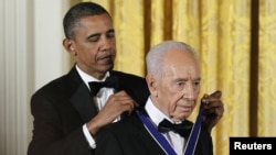 美國總統奧巴馬頒發自由勳章給以色列總統佩雷斯
