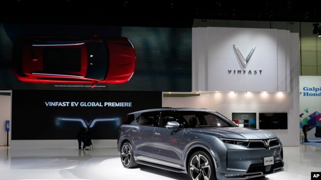 Mẫu xe VF e36 của Vinfast ra mắt tạ triển lãm xe hơi ở Los Angeles cuối tháng 11 năm 2021
