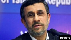 Mantan Presiden Mahmoud Ahmadinejad didiskualifikasi dari pencalonan kembali dirinya dalam pilpres Iran (foto: dok). 