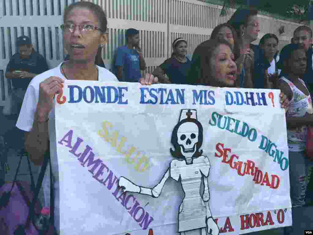 Aproximadamente 10 mil enfermeros de hospitales de 20 estados del país se sumaron este miércoles al paro, según el Colegio de Enfermeras del país. 