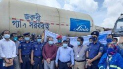 সিরাজগঞ্জ জেলা প্রশাসক ড. ফারুক আহম্মদসহ লিন্ডে বাংলাদেশের কর্মকর্তারা। ফটো- রানা আহমেদ