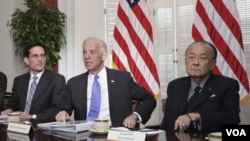 El vicepresidente Joe Biden es el mediador en las negociaciones entre los legisladores demócratas y republicanos.
