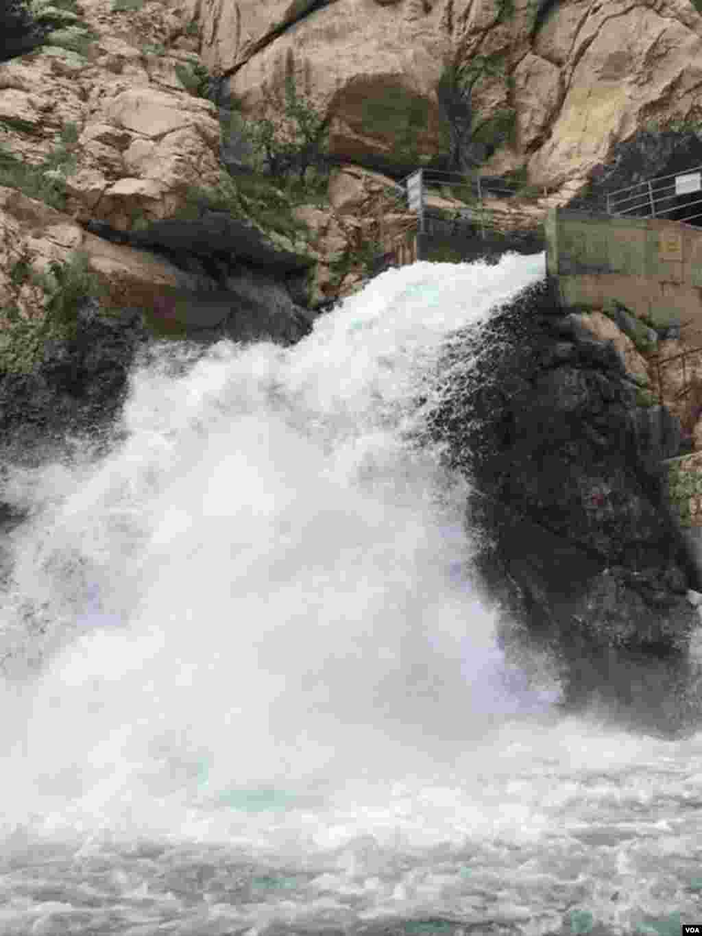 چشمه بل- روستای هجیح، اورمان کردستان عکس: حمید (ارسالی شما)