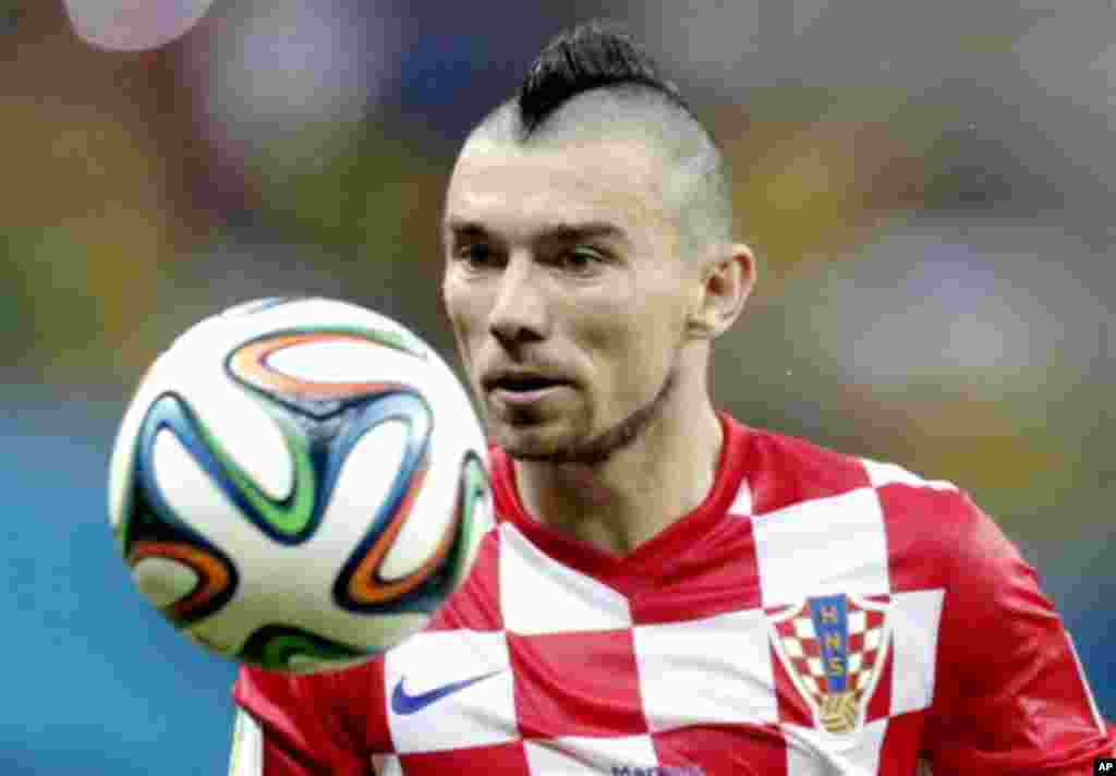 Croatia&#39;s Danijel Pranjic eyes the ball during the group A World Cup soccer match between Cameroon and Croatia at the Arena da Amazonia in Manaus, Brazil, Wednesday, June 18, 2014. (AP Photo/Dolores Ochoa)