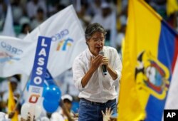 Guillermo Lasso, presidential candidate for the CREO political party, talks to the crowd during his closing campaign event ahead of Sunday's presidential runoff election in Guayaquil, Ecuador, March 30, 2017.