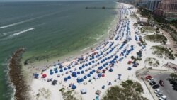 Kupači na Klirvoter plaži u američkoj državi Florida