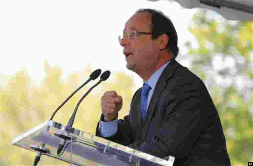 Socialist Party candidate for the presidential election Francois Hollande delivers a speech during a ceremony marking the 97th anniversary of the Armenian genocide, Tuesday, April. 24, 2012. (AP Photo/Jacques Brinon Pool)