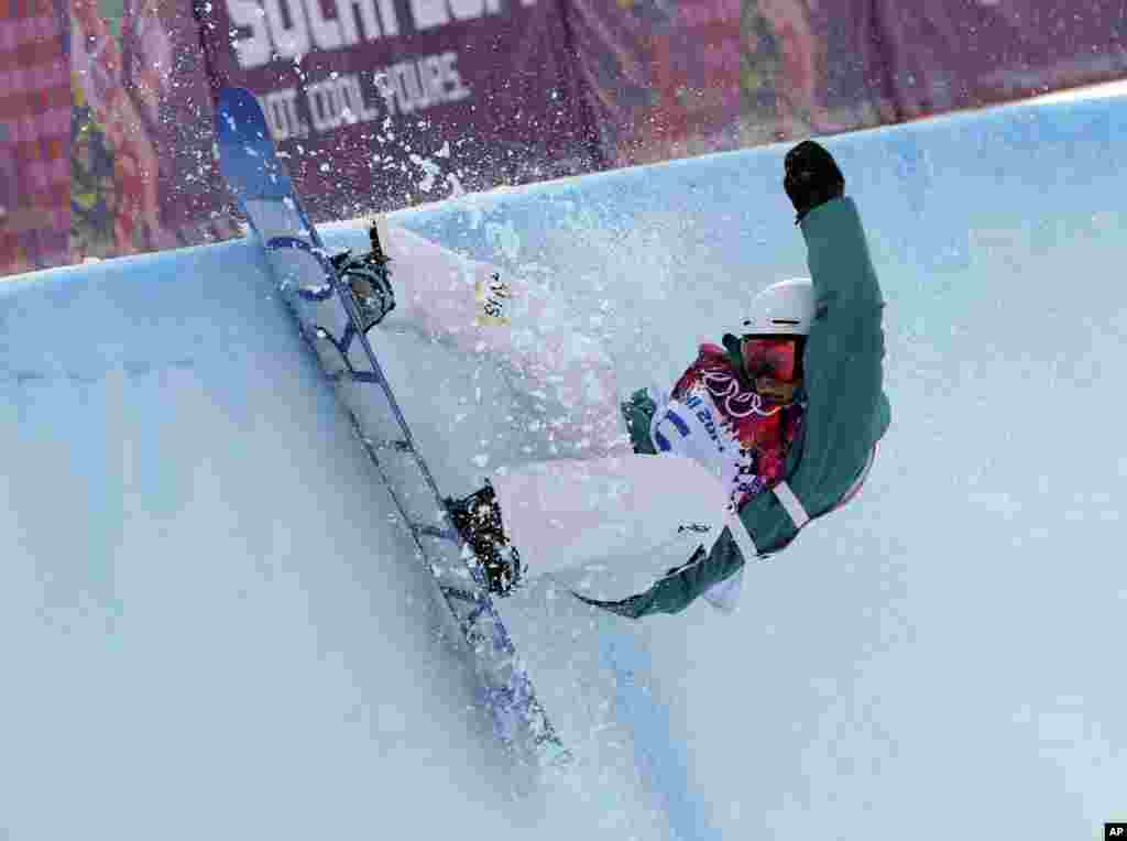Australia&#39;s Holly Crawford competes in the women&#39;s snowboard half pipe at the Rosa Khutor Extreme Park, in Krasnaya Polyana, Feb. 12, 2014.
