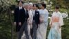 Kaisar Jepang Akihito didampingi Ratu Michiko, Putra Mahkota Naruhito (tengah), Putri Mahkota Masako (kedua dari kanan), Pangeran Akishino (kiri), Putri Kiko (ketiga dari kanan) dan putri mereka, Putri Mako, menyambut tamu-tamu dalam pesta musim semi di Istana Kekaisaran Akasaka di Tokyo, Jepang, 20 April 2017.