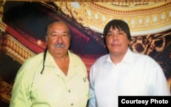 Photo shows Chauncey Peltier (R) and father Leonard Peltier (L) during a rare visit to the U.S. Penitentiary Coleman, Florida, May 17, 2015. (Courtesy Chancey Peltier)