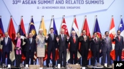 ASEAN leaders and delegates pose for a photo during a working lunch on the sidelines of the 33rd ASEAN summit in Singapore, Nov. 14, 2018. 