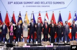 ASEAN leaders and delegates pose for a photo during a working lunch on the sidelines of the 33rd ASEAN summit in Singapore, Wednesday, Nov. 14, 2018.