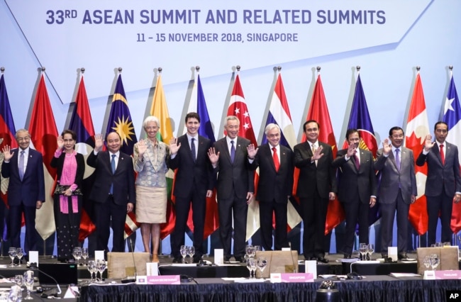 ASEAN leaders and delegates pose for a photo during a working lunch on the sidelines of the 33rd ASEAN summit in Singapore, Nov. 14, 2018.