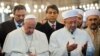 교황… 이슬람 사원에서 터키 방문 이틀째 일정 수행