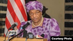 Presiden Ellen Johnson Sirleaf mengumumkan status darurat ebola di Liberia (6/8).