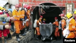 资料照片：中国甘肃省白银市一个煤矿发生矿难，导致20名矿工死亡。(2012年9月25日）