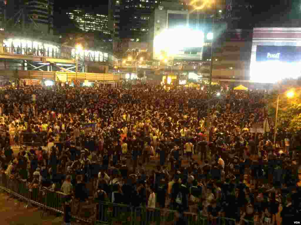 Manifestantes toman las calles principales de Hong Kong en apoyo a la democracia.