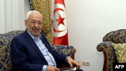 Le leader du parti islamiste Ennahdha, Rached Ghannouchi, rencontre les partis politiques, les syndicats et les employeurs suite aux troubles provoqués par les mesures d'austérité, à Tunis, 13 janvier 2018.