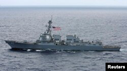 美軍“查菲號”驅逐艦2012年7月18日參加在夏威夷舉行的一次海軍軍演.