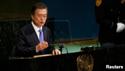문재인 한국 대통령이 21일 미국 뉴욕 유엔본부에서 열린 72차 유엔총회에서 기조연설을 하고 있다.