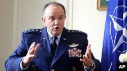 Командував сил НАТО в Європі Філіп Брідлав
