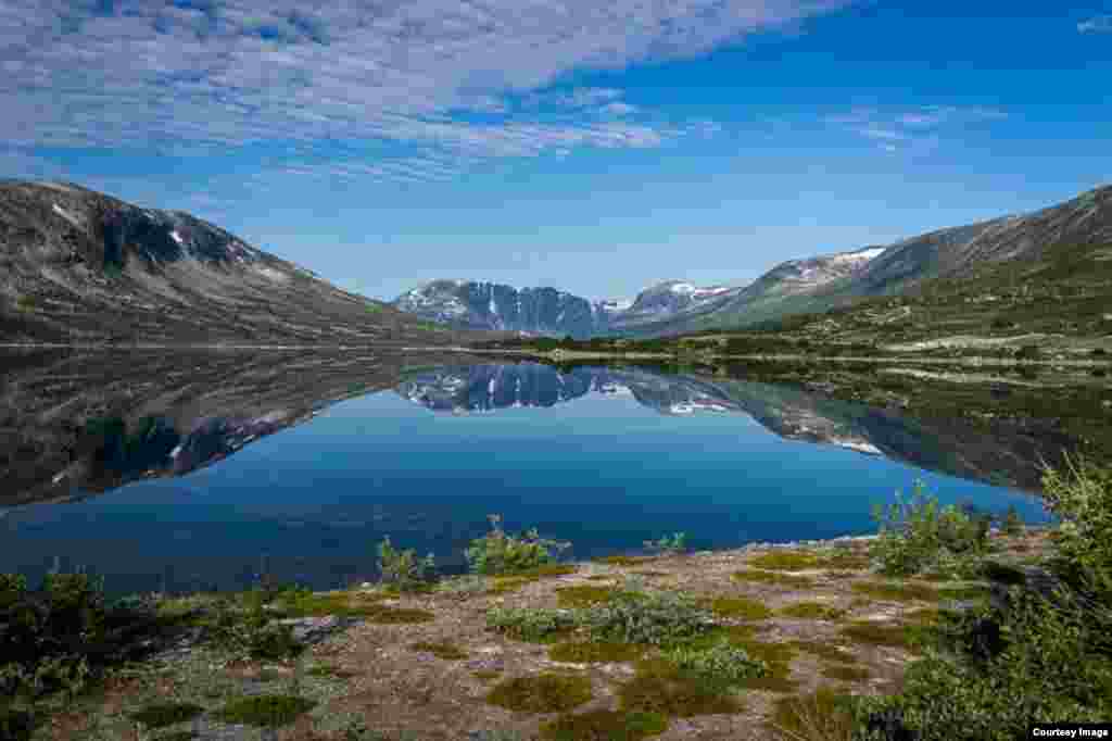 Một trong những địa điểm được nhiều du khách đến thăm nhất là vịnh hẹp Geiranger trong vùng Sunnmøre Møre ở Na Uy. (Hình: Maung Maung Myint)