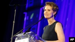 La actriz Cynthia Nixon, de la desaparecida serie "Sex and the City", anunció en Twitter que retará al gobernador Andrew Cuomo en la elección primaria demócrata de Nueva York en septiembre. 